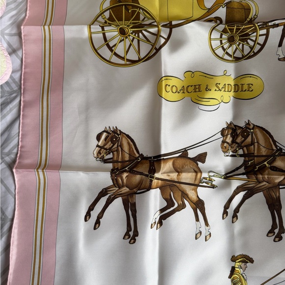 Hermès Coach & Saddle silk scarf in a signature orange box. - Picture 9 of 12